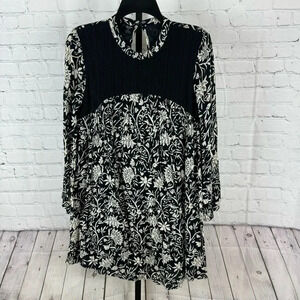 Volcom Salty Free Dress Black White Floral Size Small